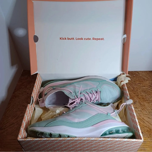 Fabletics Silverlake Performance Sneakers Size 8.5 Women’s White Flower back - Picture 9 of 9